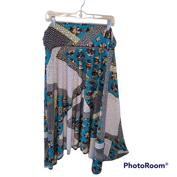 Studio Jpr Dresses & Skirts - Studio JPR Flowy skirt with and abstract p…